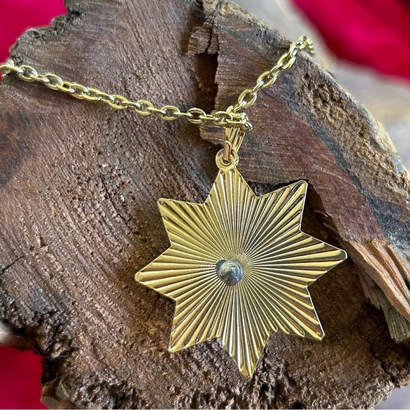 🍓GOLD PLATED VINTAGE JUNE BIRTHSTONE NECKLACE PINK MOONSTONE CROSS NECKLACE - Picture 3 of 4